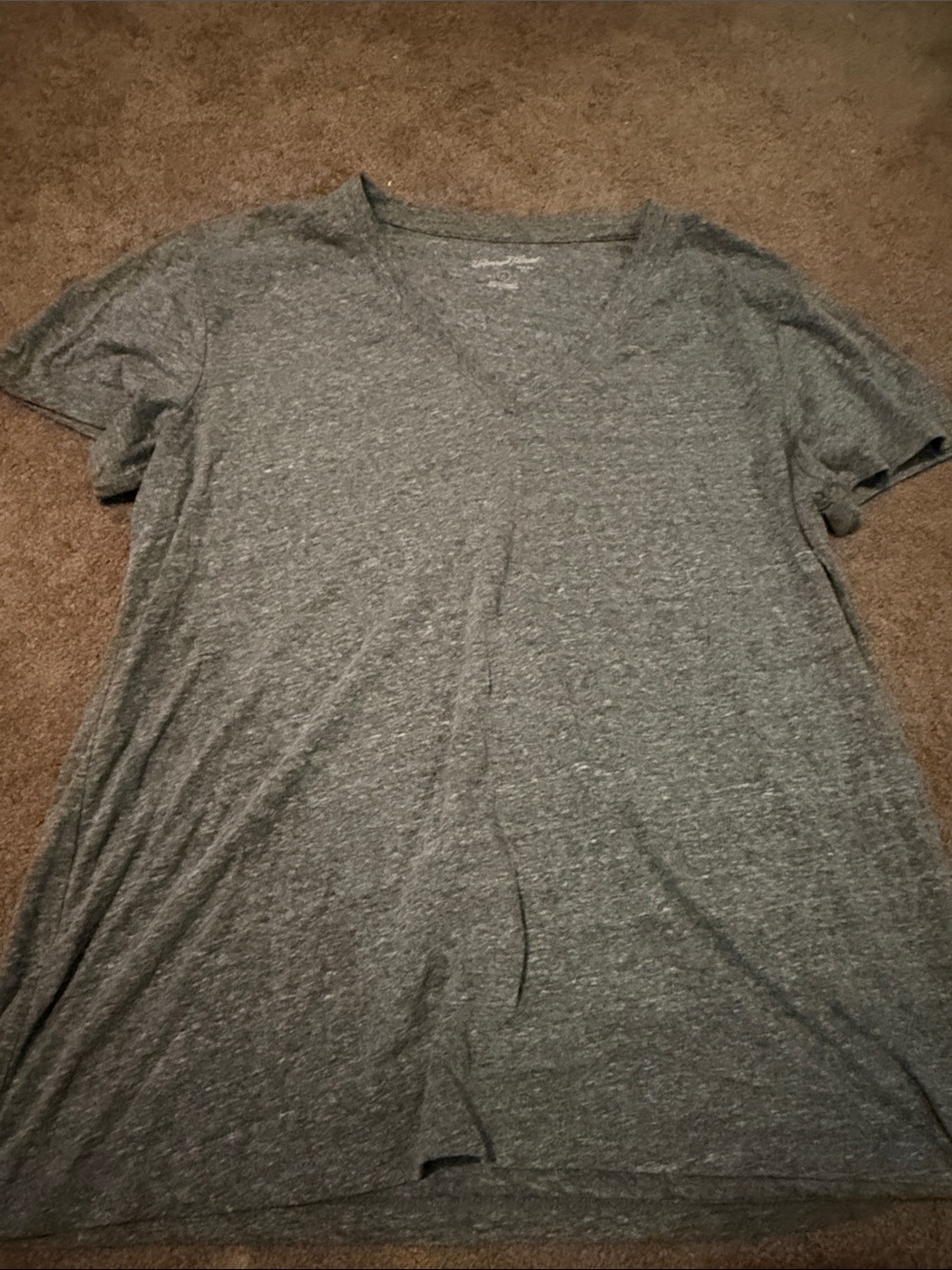 Universal Thread Women's V-Neck Short Sleeve Tee in Heather Gray